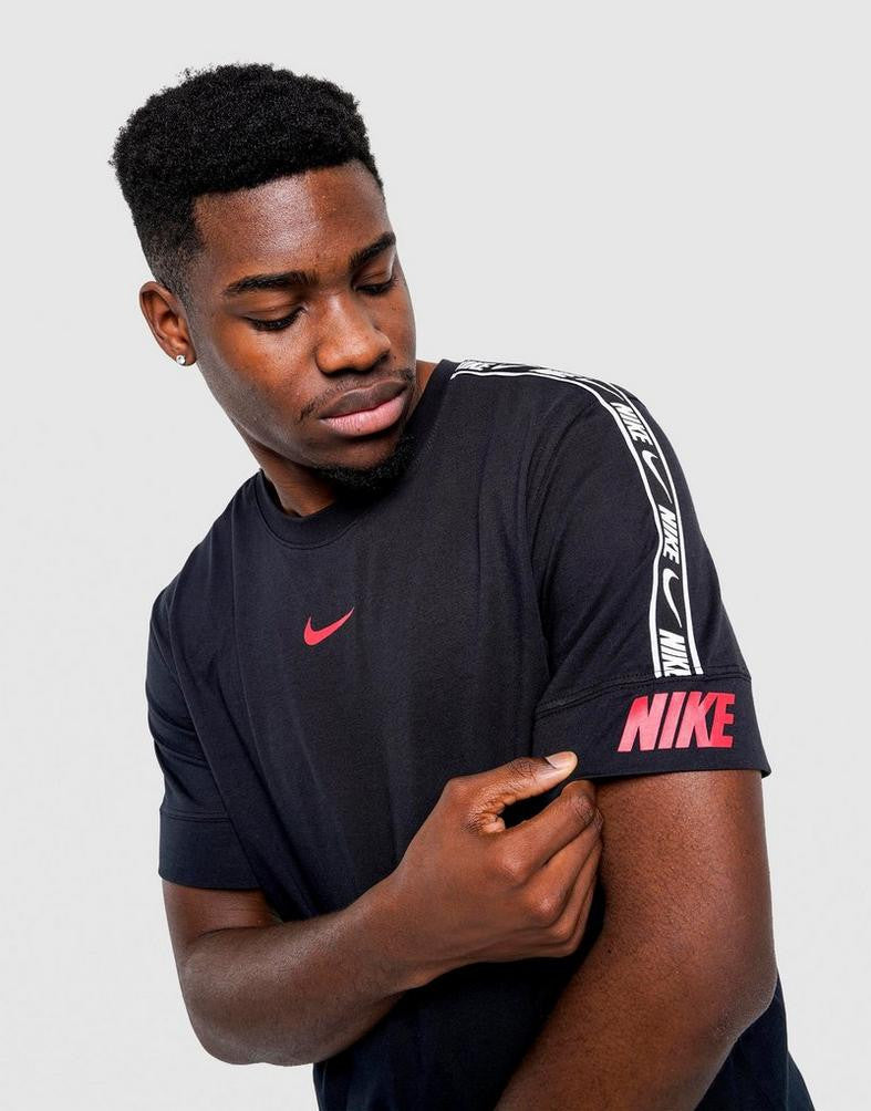 T-shirt Nike Repeat Tape HQ1205-010