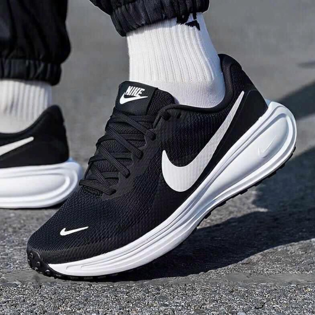 Chaussures Nike Revolution 8 ‘Noir Blanc’ HJ9198-003