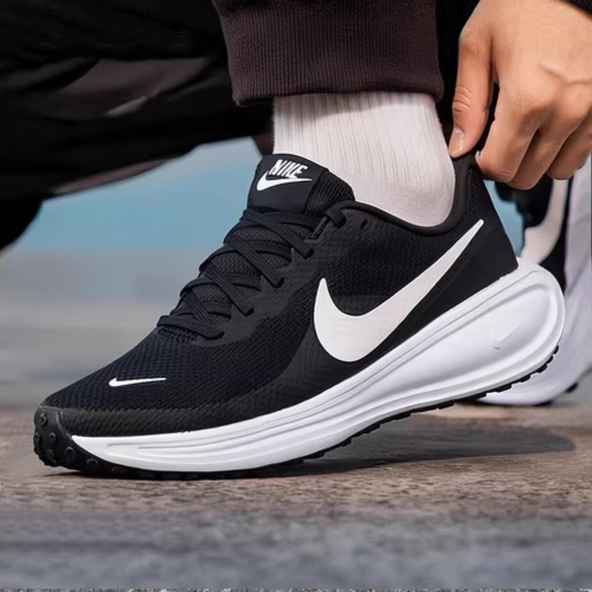Chaussures Nike Revolution 8 ‘Noir Blanc’ HJ9198-003