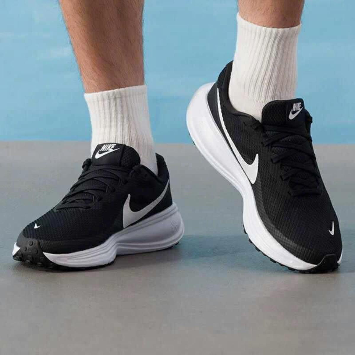 Chaussures Nike Revolution 8 ‘Noir Blanc’ HJ9198-003