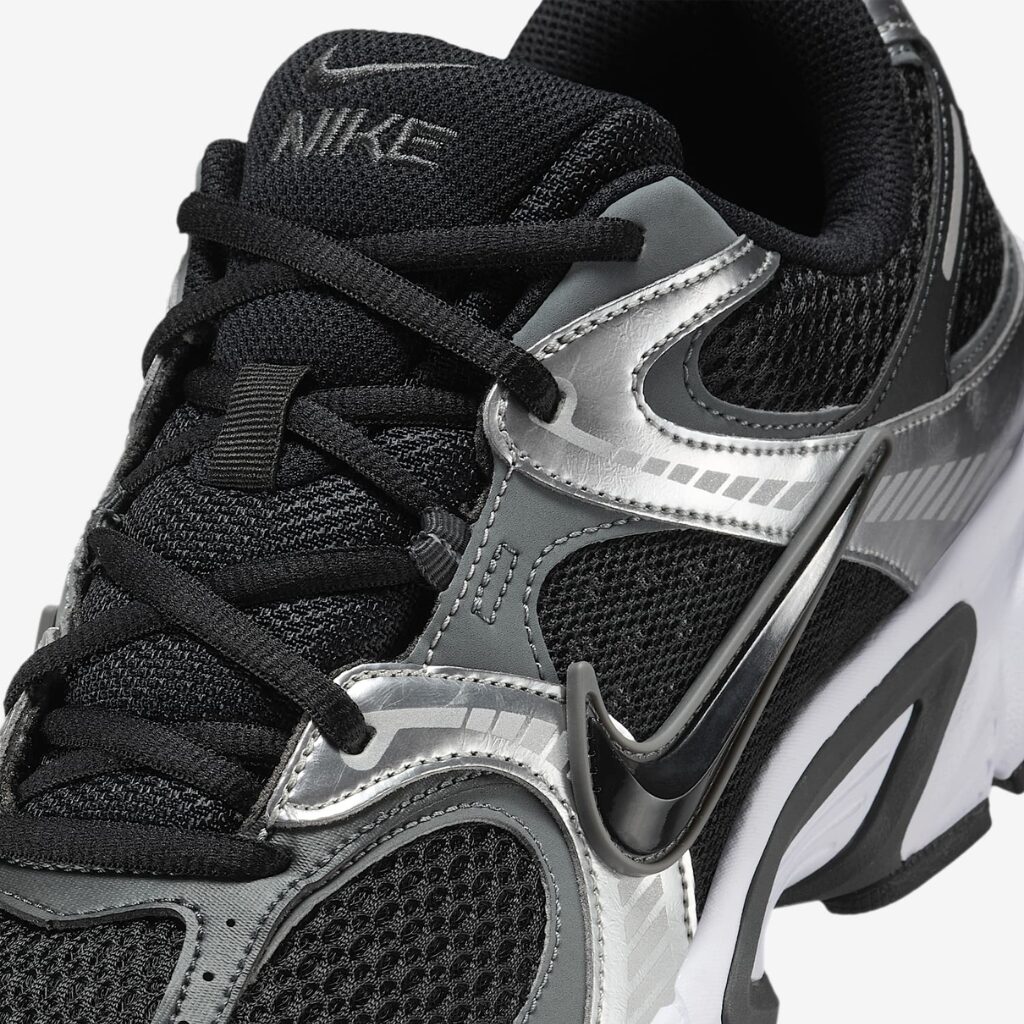 Baskets Nike V5 RNR  HJ5228-004 black white