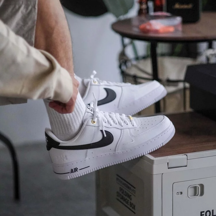 Nike Air Force 1 Low '07 LV8 'Blanc Noir' DQ7658-100